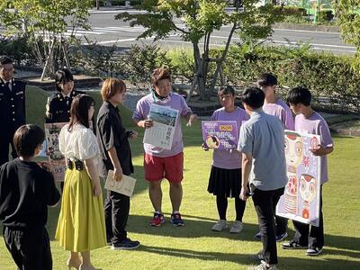 夕方の情報番組にてこけし祭りをPR 夕方の情報番組にてこけし祭りをPR